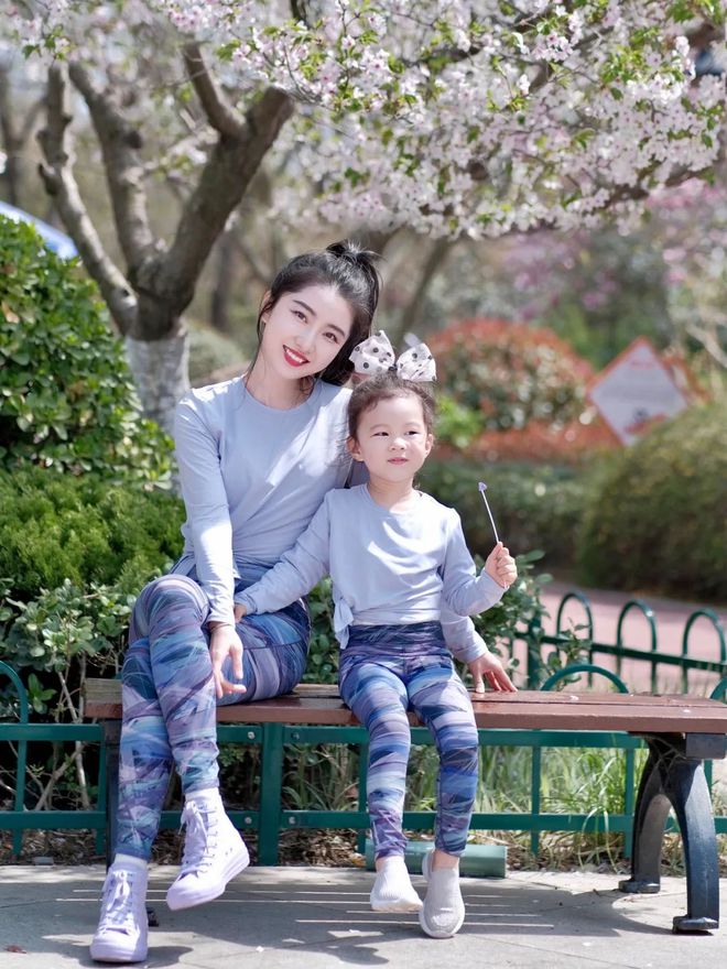 星空体育平台·app好穿又好看的儿童和成人运动服带着孩子动起来吧！(图31)