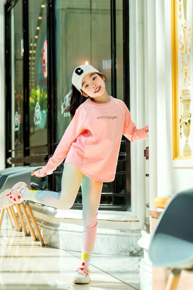 星空体育平台·app好穿又好看的儿童和成人运动服带着孩子动起来吧！(图32)