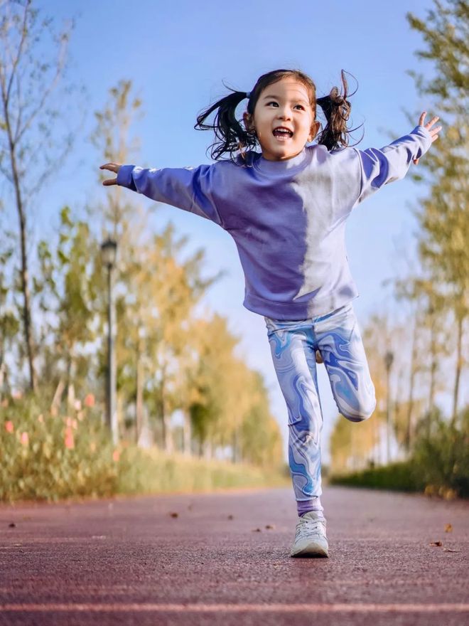 星空体育平台·app好穿又好看的儿童和成人运动服带着孩子动起来吧！(图33)