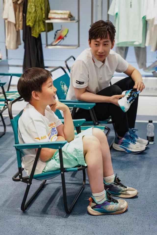 星空体育平台·app安踏儿童北京合生汇新店亮相(图3)