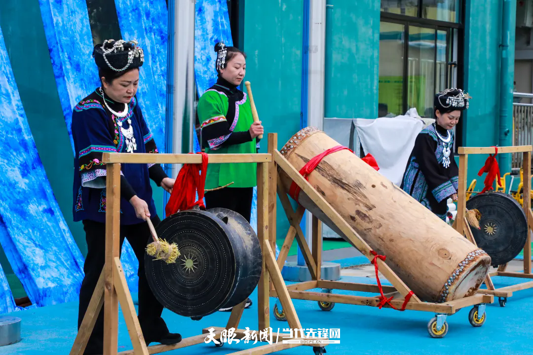 竹竿舞、铜鼓舞、芦笙舞……都匀这所幼儿园的运动会刮起民族风(图3)