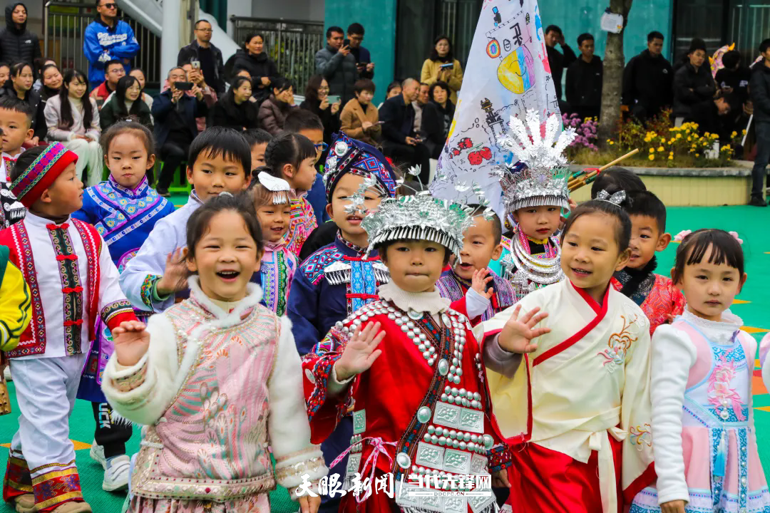 竹竿舞、铜鼓舞、芦笙舞……都匀这所幼儿园的运动会刮起民族风(图6)