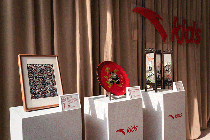 安踏儿童携手中国结大师让小朋友把非遗“穿”进新年(图2)