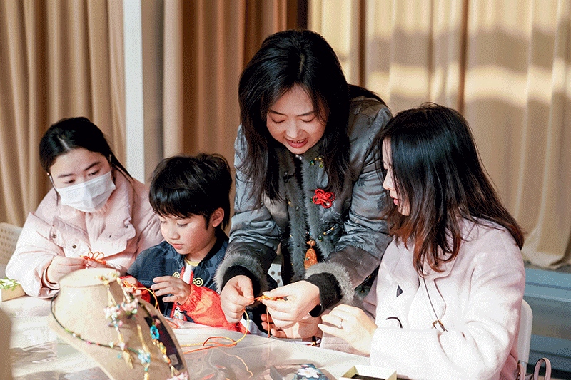 安踏儿童携手中国结大师让小朋友把非遗“穿”进新年(图3)