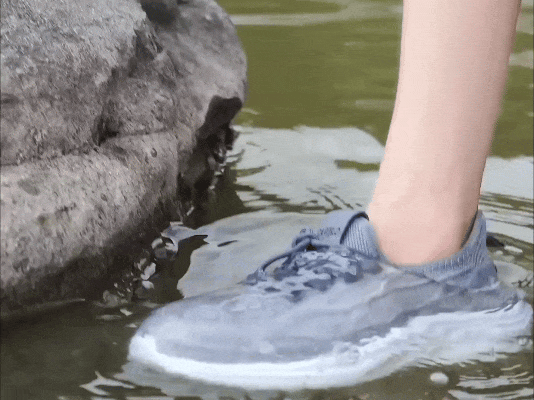 能泡24小时都不进水的运动鞋 雨天不怕湿走路还按摩？(图3)