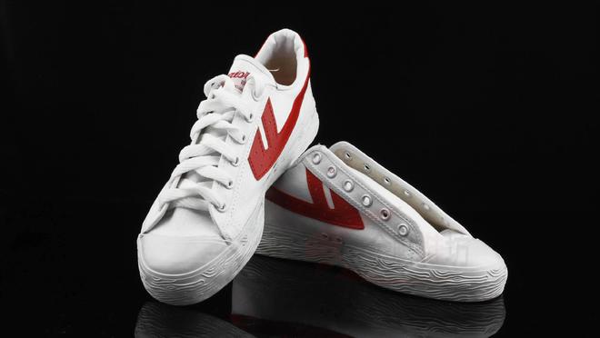 曾经红极一时如今却跌落神坛的4个国产运动鞋你还记得几个？(图6)