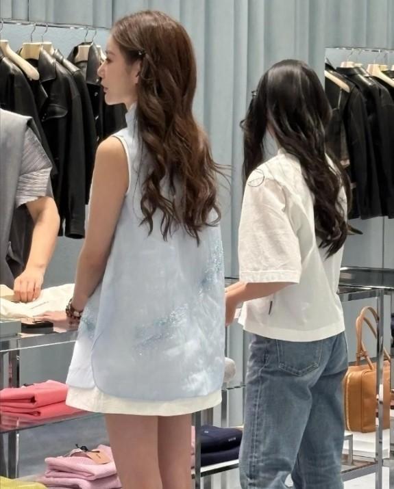 小玥儿在北京第一个生日全家人都陪她爷爷买宠物花钱不心疼(图9)