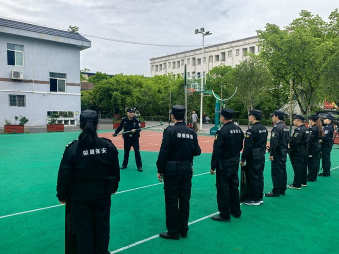 “我为学校办实事”——荣昌公安携手爱心企业助力学生学习(图2)