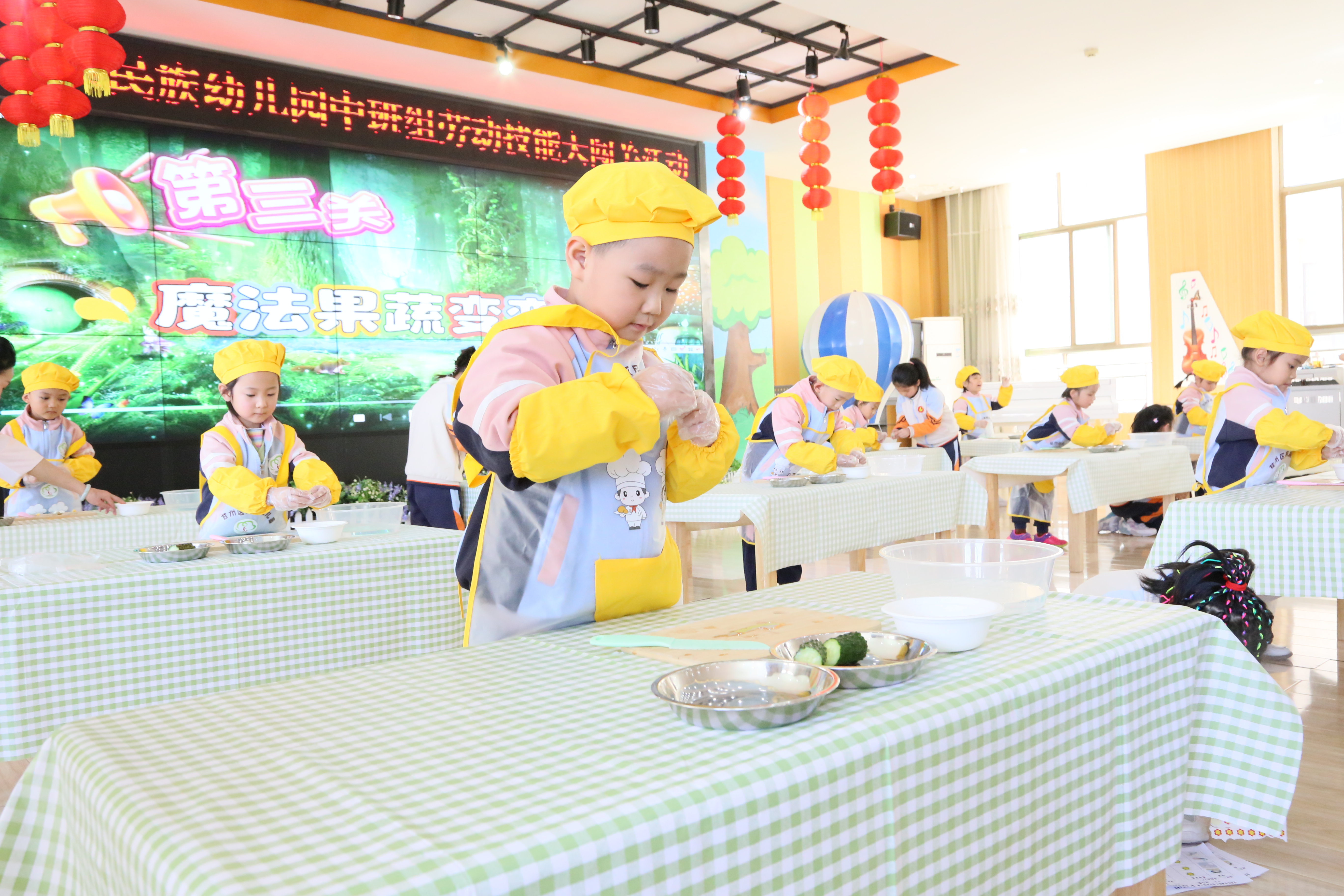 甘州区民族幼儿园：小手劳动创美好 活力运动向未来(图2)