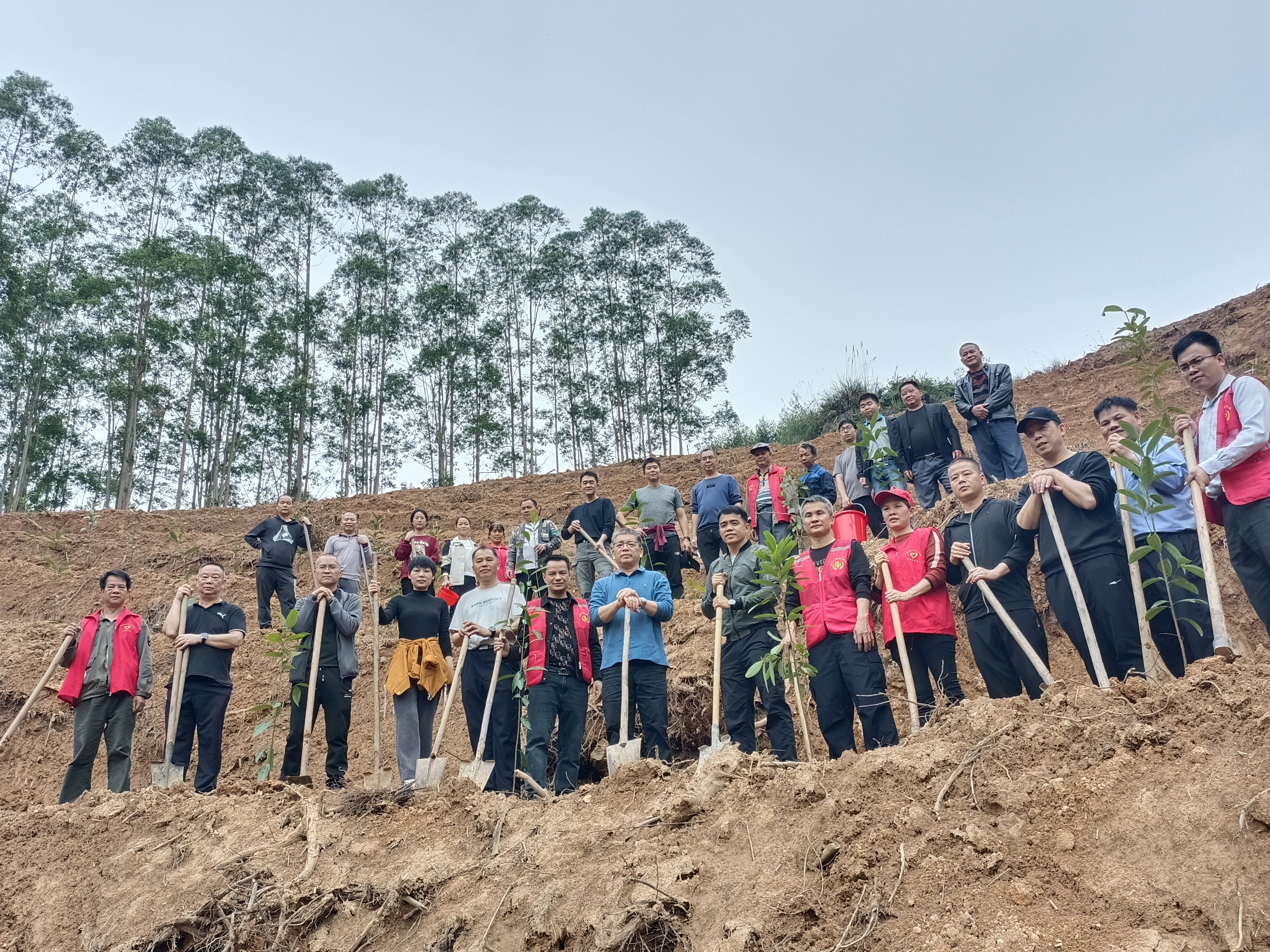 驻村岁月绘长卷携手乡亲向暖阳——驻村黄增营的帮扶纪实(图2)