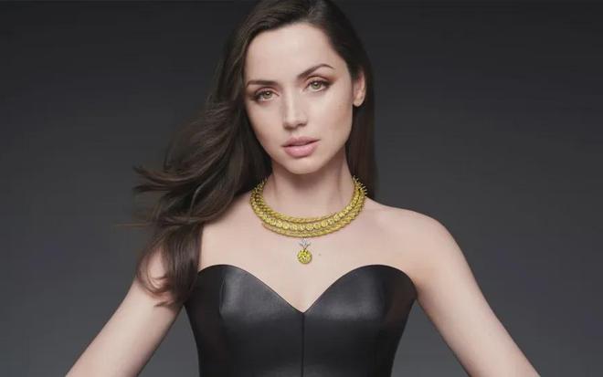 63岁阿汤哥牵手37岁“邦女郎”忘年恋曝光！一个动作引全网争议(图35)