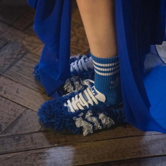 阿迪达斯携手Caroline Hu重塑经典Samba(图2)