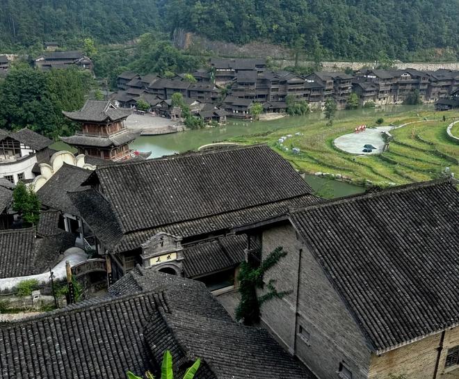 贵州双人游四天三晚多少钱？贵州双人跟团游价格4天3晚旅游指南(图2)