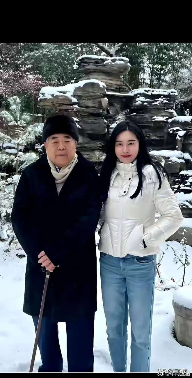 87岁范曾要当爹了？妻子徐萌胖了一圈疑怀孕和范晓惠爆料对上了(图9)