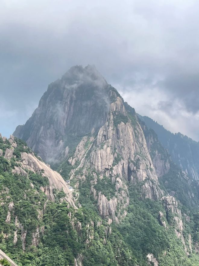 黄山4天3晚报团价格是多少？黄山四日旅游路线怎么安排划算？(图1)