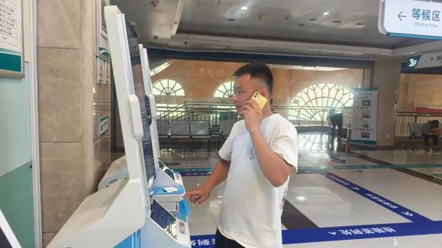 “为女还债”的他刷屏了！组建“抗癌爸爸”外卖大队直播俯卧撑筹钱看哭全网！(图2)