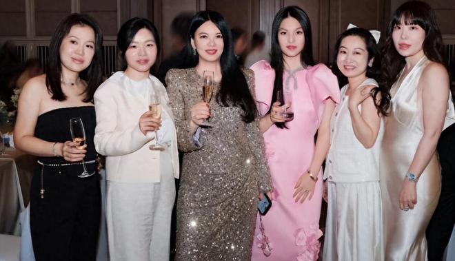 李湘为女铺路太过带16岁王诗龄硬往何超琼霍启刚等大佬圈层挤(图10)