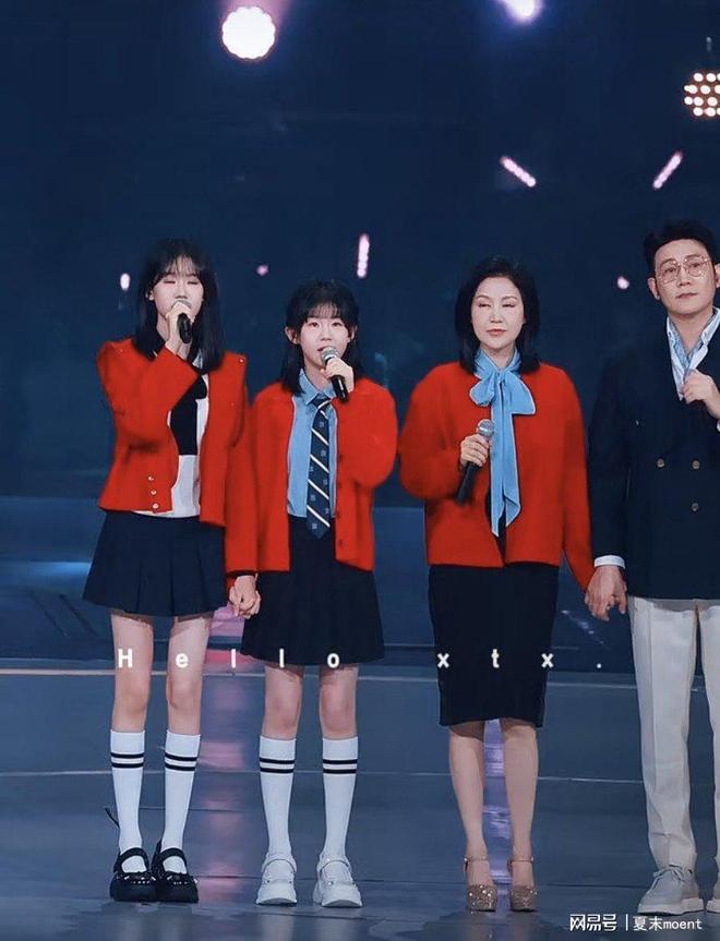 陆毅鲍蕾成都同框13岁女儿身高170cm引蒋勤勤羡慕(图8)